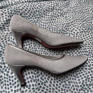 Gorgeous sparkly lame’ vintage 60s shoes